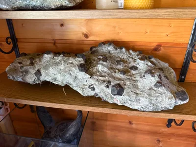 Mineraliensucher-Stufe mit Hämatit-Würfeln, Bild 2