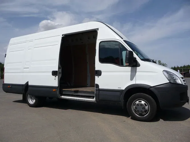 Räumungs-Bus (Iveco Daily) der Firma Jahrbacher